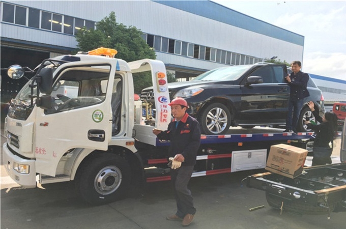 安康一拖二清障车详解 高效清障服务，道路救援新选择